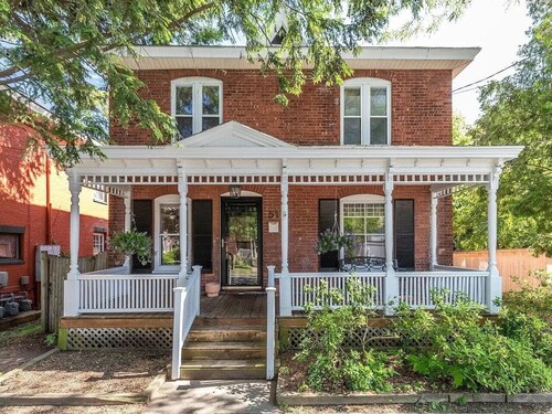Gorgeous 4 bd - steps from Church St; Lake Champlain