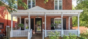 Gorgeous 4 bd - steps from Church St; Lake Champlain