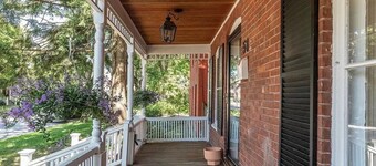 Gorgeous 4 bd - steps from Church St; Lake Champlain
