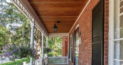 Gorgeous 4 bd - steps from Church St; Lake Champlain