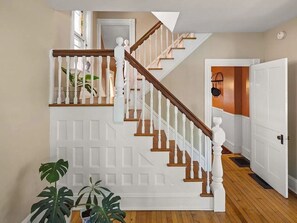 Interior - Gorgeous 4 bd - steps from Church St; Lake Champlain (Burlington)