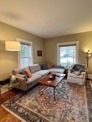 TV - Gorgeous 4 bd - steps from Church St; Lake Champlain (Burlington)