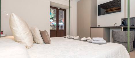 1 bedroom, WiFi, bed sheets