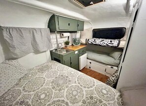 1 bedroom - Retro restored 1-bedroom caravan in Fairhope with AC (Fairhope)