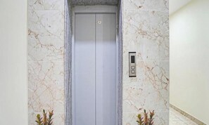 Dobbeltrom – deluxe | Bad | Dusj, regndusjhode, toalettartikler (inkludert) og håndklær