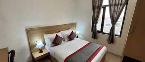Deluxe Double Room | Cadar kapas Mesir, peralatan tempat tidur premium, meja