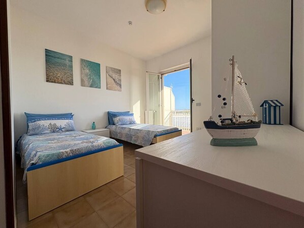 2 bedrooms, iron/ironing board, free WiFi, bed sheets - Casa Onda Blu - Coastal Flat 4 mins away from beach with parking! (Lazio)