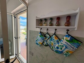 Interior - Casa Onda Blu - Coastal Flat 4 mins away from beach with parking! (Lazio)