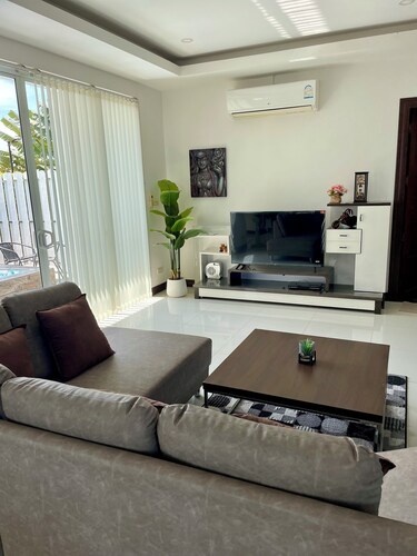 Peaceful 3BR Villa Near Golf & Beach - Jacuzzi, BBQ & Pool Table