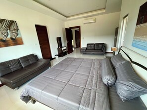 3 habitaciones, tabla de planchar con plancha, wifi y ropa de cama 