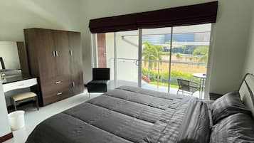 3 habitaciones, tabla de planchar con plancha, wifi y ropa de cama