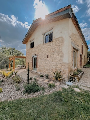 Exterior - La Maison des Pierres Blondes, vacation home in the countryside! (Orban)
