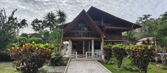 Family house located in the Ecuadorian Amazon.