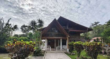 Family house located in the Ecuadorian Amazon.