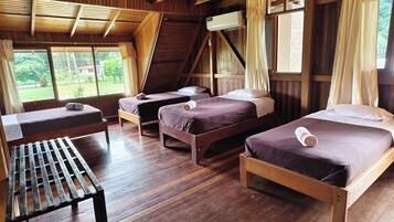 6 bedrooms, free WiFi, bed sheets, wheelchair access