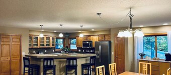 Spacious Northwoods Getaway!