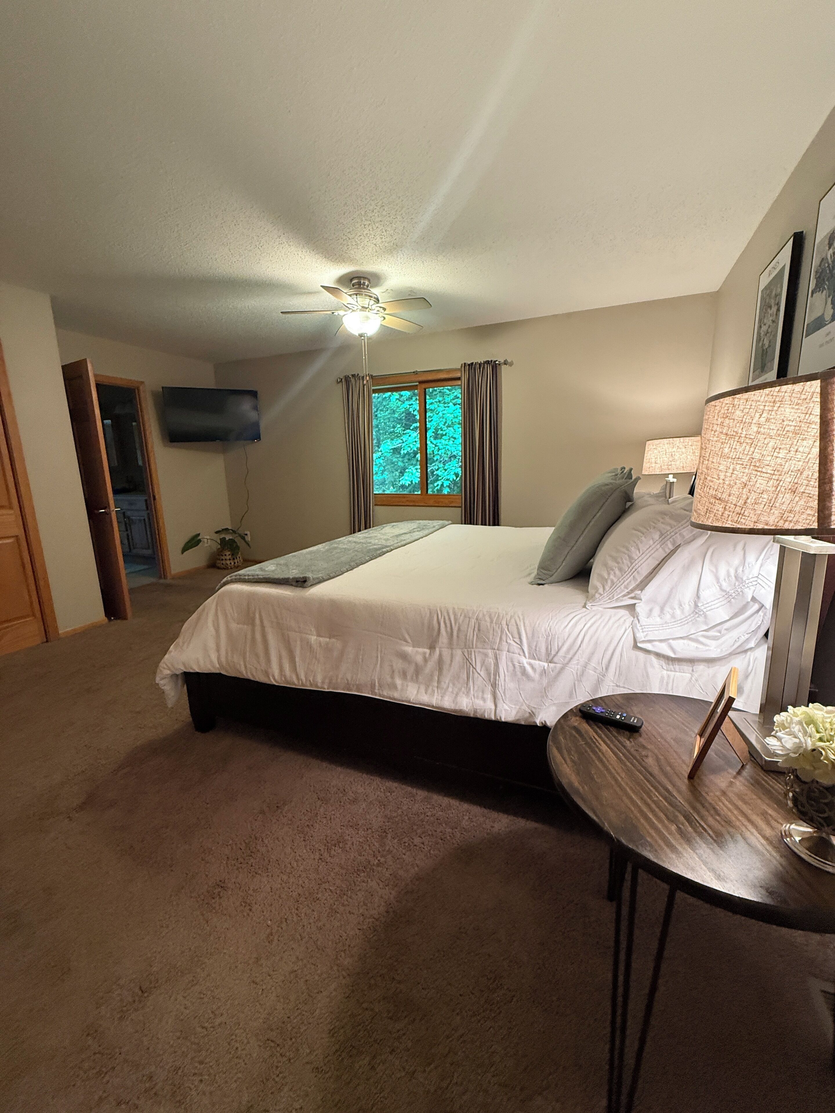 4 多间卧室、熨斗/熨衣板、WiFi、床单