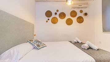 Bureau, fer et planche Ă repasser, Wi-Fi, draps fournis