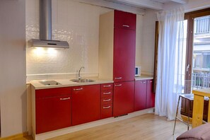 Fridge, microwave, coffee/tea maker, toaster
