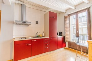 冷蔵庫、電子レンジ、コーヒー / ティーメーカー、トースター