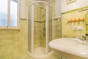 Hair dryer, towels - Editar Intimate retreat with Andalusian essence 3 (Úbeda)