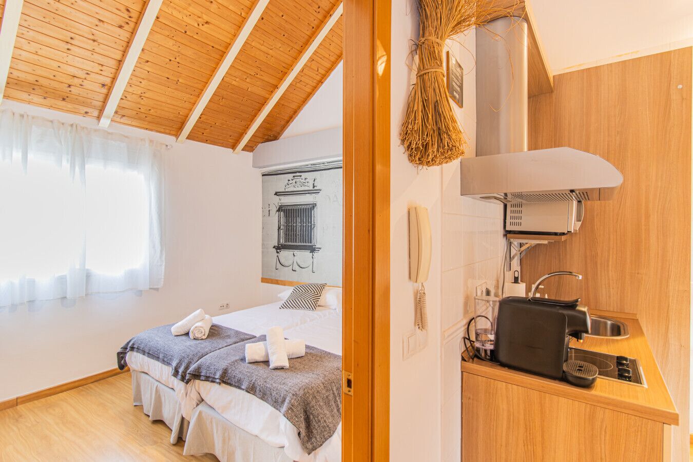 Bureau, fer et planche à repasser, Wi-Fi, draps fournis