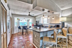 House, Multiple Beds (Beach Please) | Private kitchen