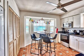 House, Multiple Beds (Beach Please) | Private kitchen