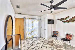 House, Multiple Beds (Beach Please) | Interior