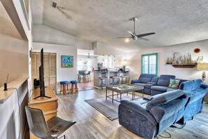 Nhà, nhiều giường (Beach Please) | Khu phòng khách