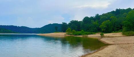 Una playa cerca, toallas de playa