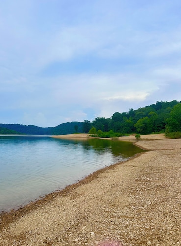 Wolf Creek Crossing Lake House Beach & Boat Launch .5 miles at Jabez Landing