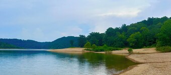 Wolf Creek Crossing Lake House Beach & Boat Launch .5 miles at Jabez Landing