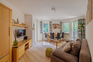 Living area - Vacation apartment s'Bächle with balcony by the stream - Mein SWH (Todtnauberg)