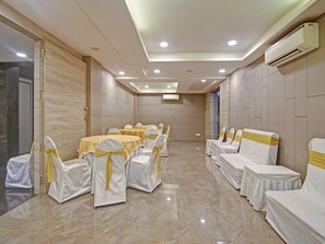Banquet hall - Super Townhouse Hotel All In One (Barasat)