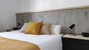 5 bedrooms, desk, iron/ironing board, free WiFi