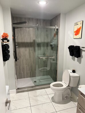 Shower, hair dryer, towels, soap - Your Downtown Dallas Escape: Cozy 1BDR • 1BA Steps from Attractions! (Dallas)
