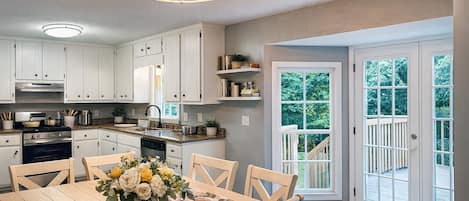 電子レンジ、オーブン、コンロ、食器洗い機