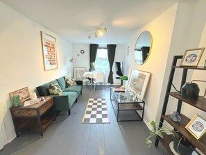 Interior - Stylish Top Floor Flat near Camden Station - Central London (London)