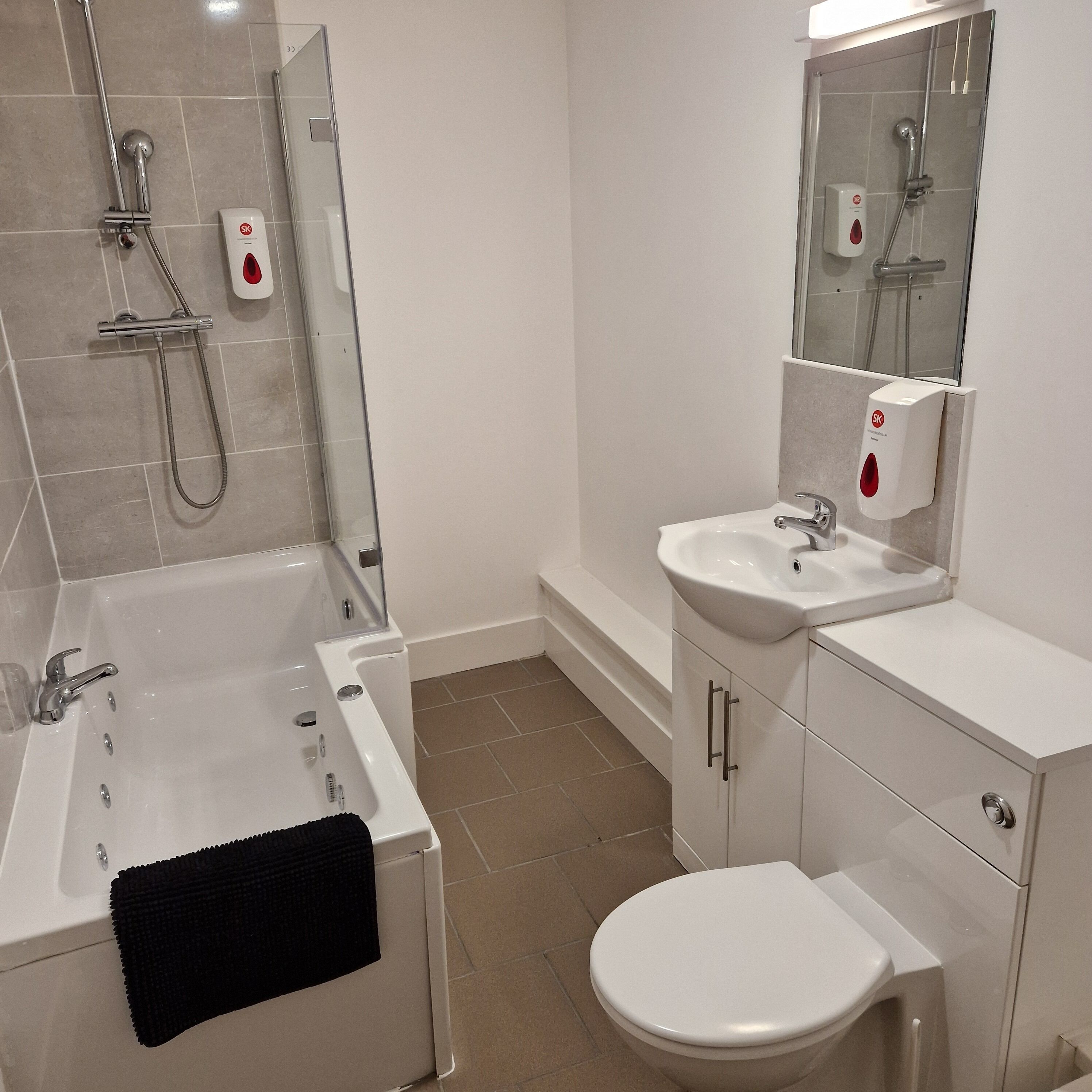 Handtücher, Seife, Toilettenpapier
