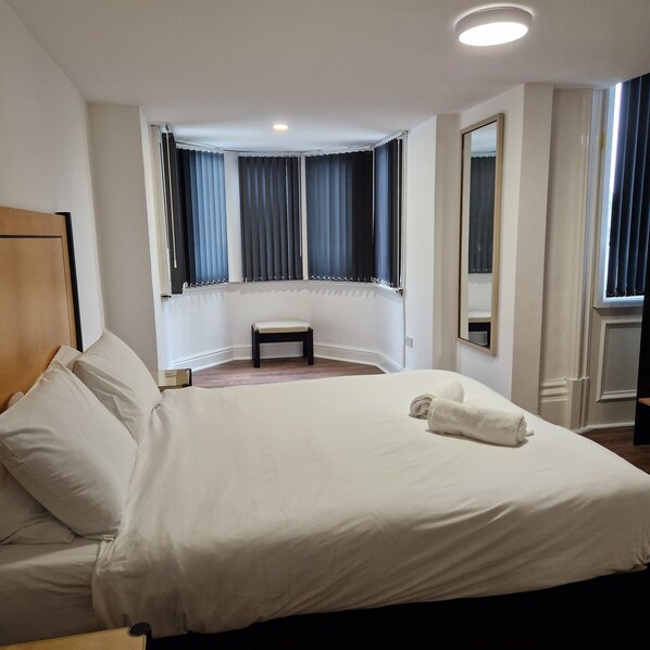 Premium bedding, iron/ironing board, free WiFi, bed sheets