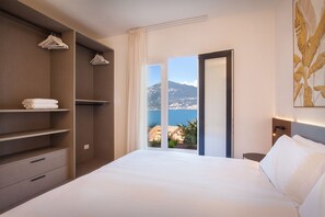4 bedrooms, iron/ironing board, free WiFi, bed sheets - Villa AMA with Private Pool (Brenzone)