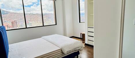 3 makuuhuonetta, silitysrauta/-lauta, Wi-Fi, vuodevaatteet