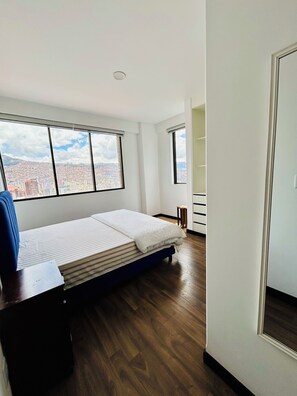 3 chambres, fer et planche à repasser, Wi-Fi, draps fournis