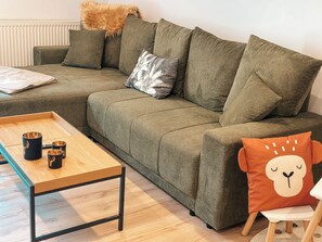 Una Smart TV, una chimenea