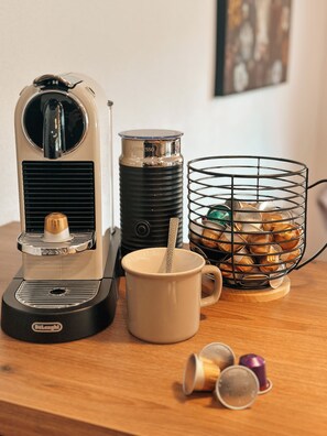 Kaffee und/oder Kaffeemaschine