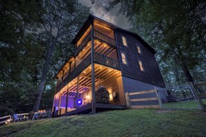 Exterior - S’more Fun - Pets, fenced yard, close to downtown (Blue Ridge)