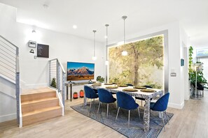 Dining - Serene 5-bedroom house with heated pool in Miami (Miami)