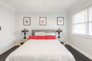 House - Stylish Comfort Modern Chef Kitchen 4 BR 2 Baths (College Park)