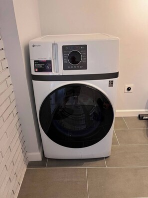 House - Stylish Comfort Modern Chef Kitchen 4 BR 2 Baths (College Park)